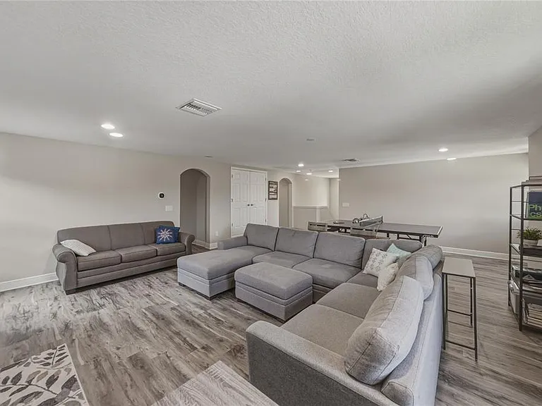 14633 Red Castle Ave — Photo 38