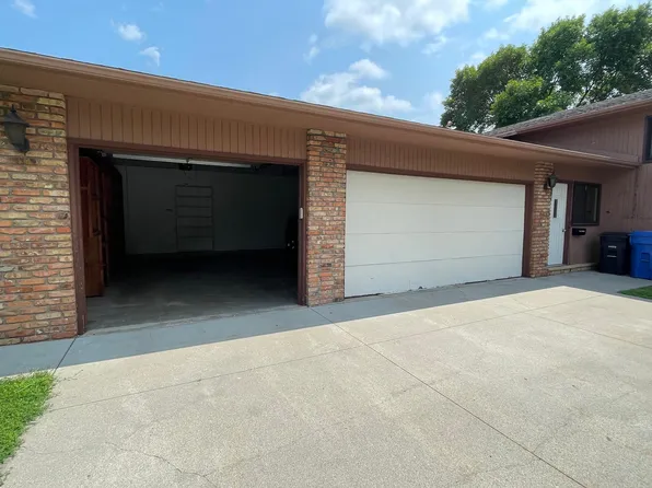 3 Birch Ln S, Fargo, ND 58103