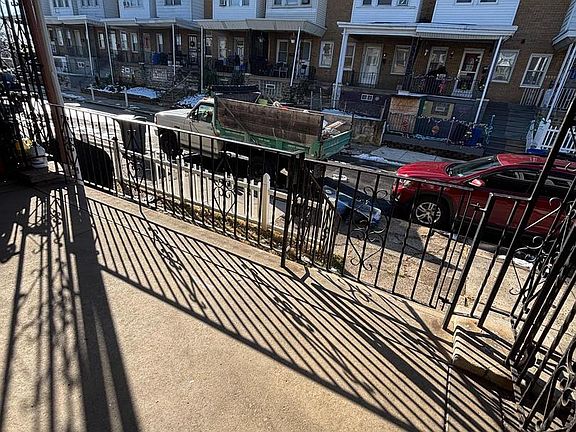 2nd image of 4753 Oakmont St