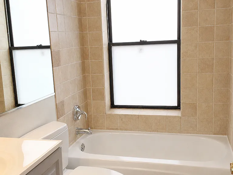 4529.5 S Drexel Blvd — Photo 9