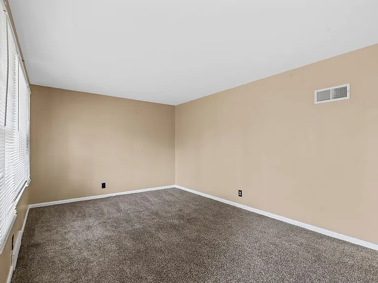 8253 Frost Ave — Photo 16