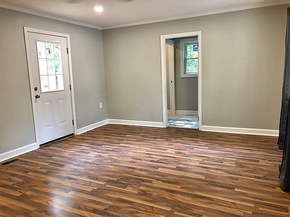 2nd image of 708 Laurel Ave E