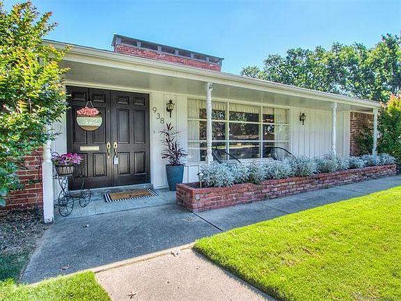 2nd image of 938 SE Greystone Pl