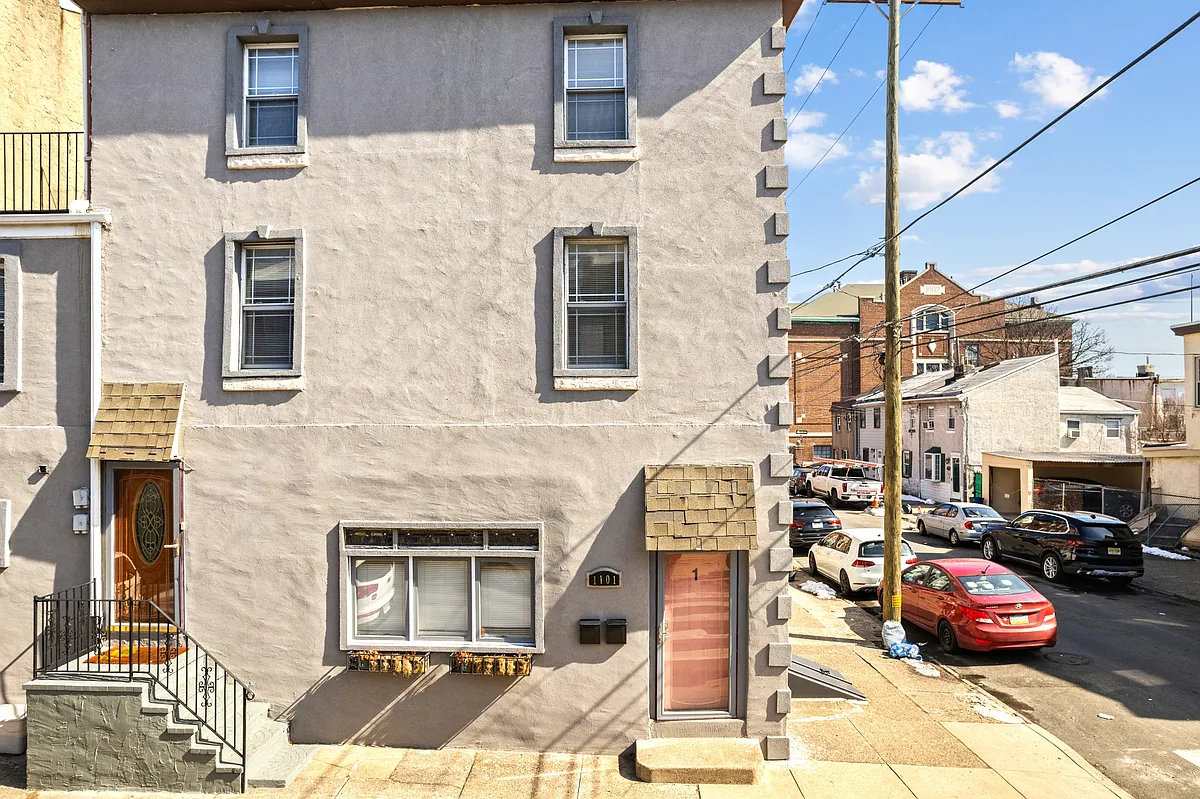Building Photo - 1101 E Palmer St
