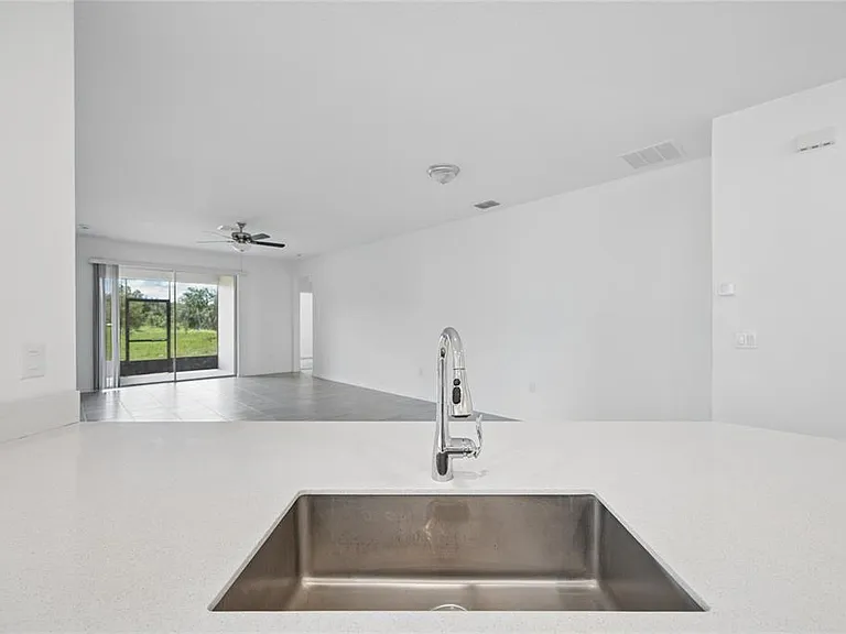 363 Loch Ct — Photo 4