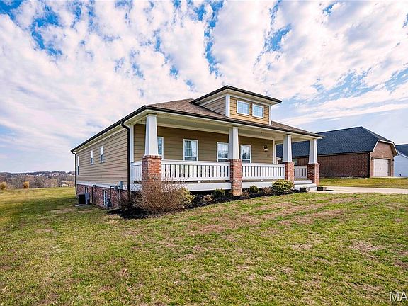 4th image of 614 Cloverdale Ranch Rd