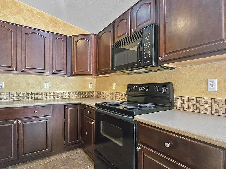 14082 W Rosewood Dr — Photo 3