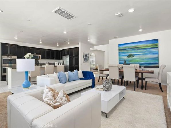 6989 La Rochelle Way