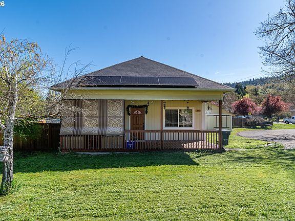 4th image of 597 SE Ramp St