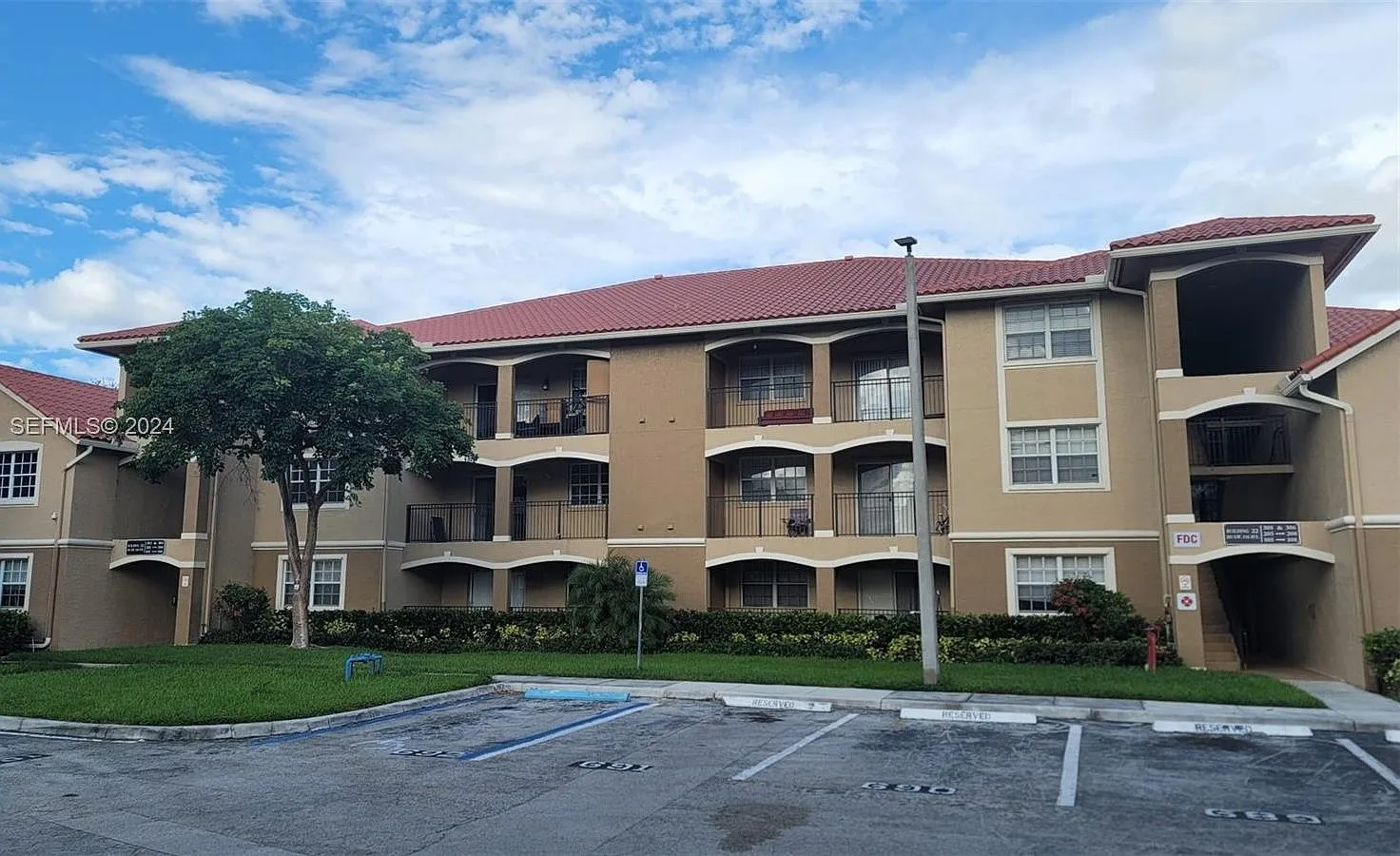 1 bed, 690 sqft, $1,900 — Photo 1