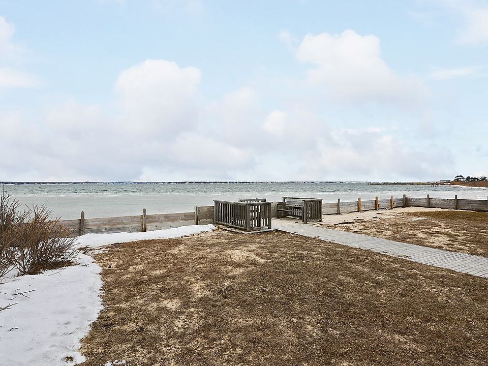 2nd image of 51 Dune Rd