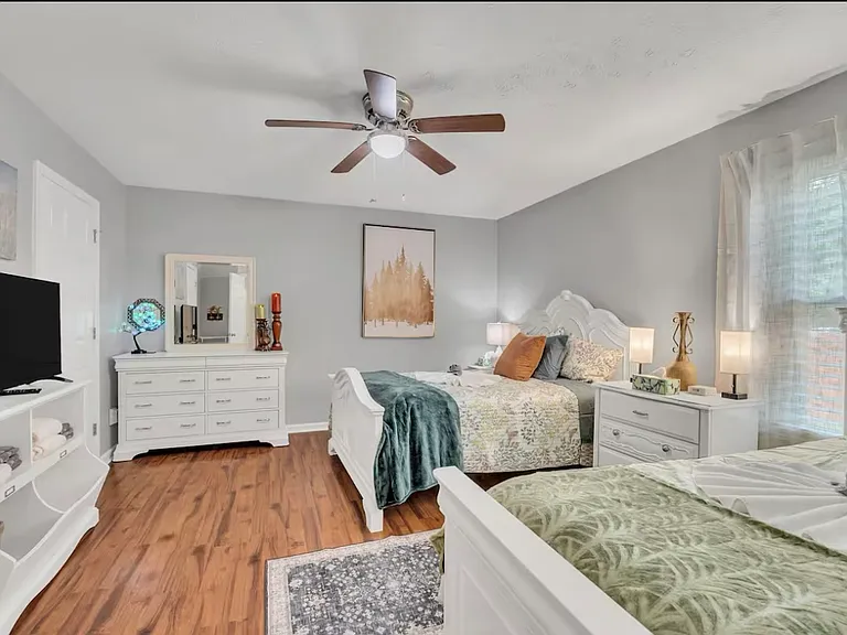 311 Elizabeth Ct — Photo 13