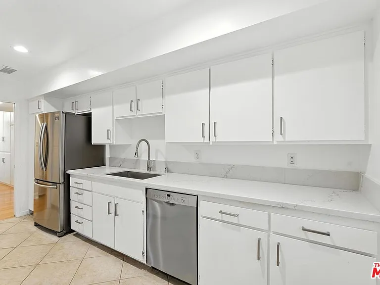 1230 Princeton St #3 — Photo 3