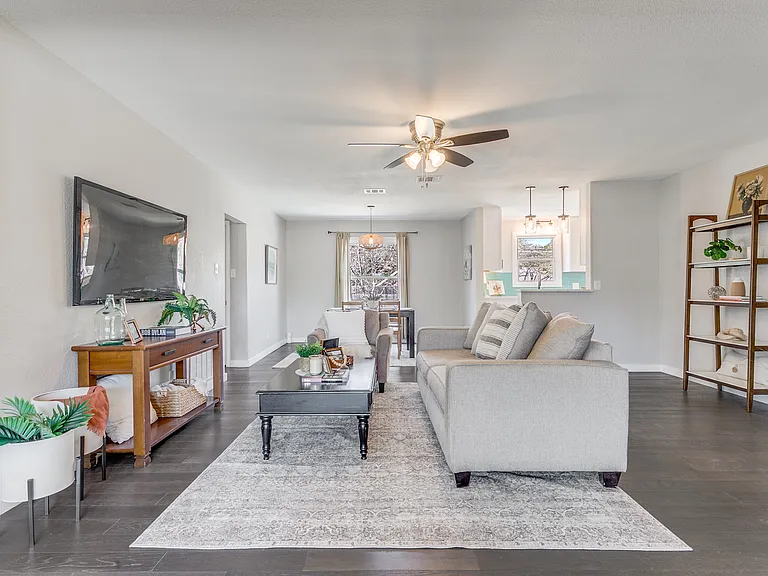611 Greenwich Blvd — Photo 3