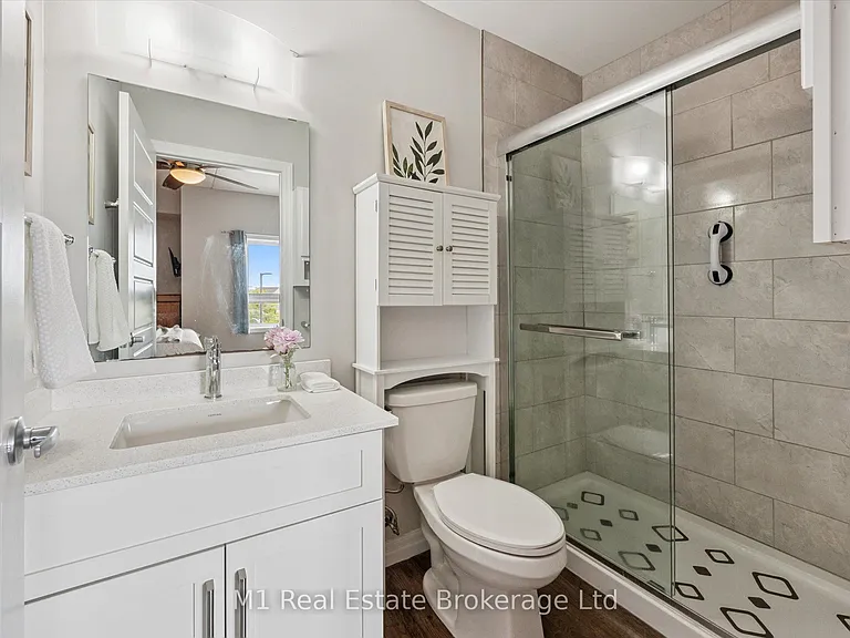 35 Kingsbury Sq #215 — Photo 20