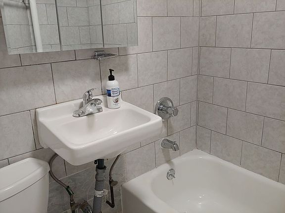 4th image of 462 Harman St Floor 2