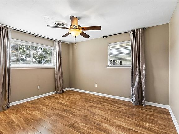 4th image of 216 Nelson Dr