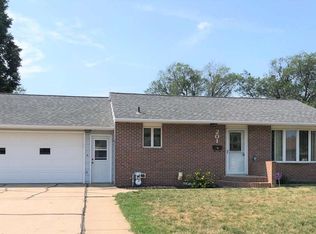 201 Murphy Ln, Yankton, SD 57078