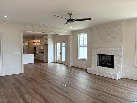 4th image of 238 Oak Hill Ln