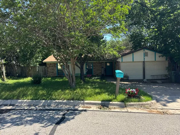 4201 Hunters Ct, Arlington, TX 76016