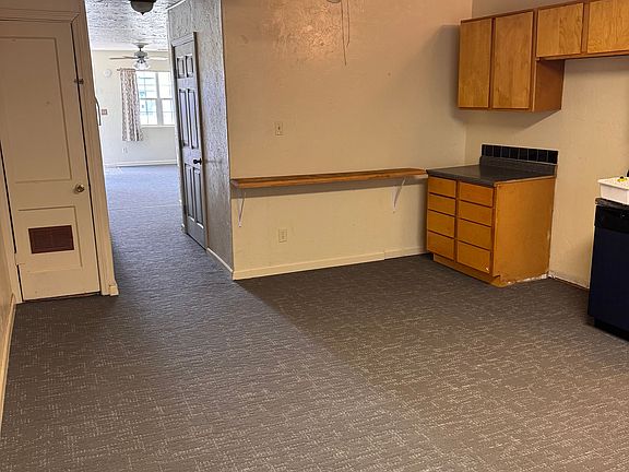 5th image of 1138 E Moses St