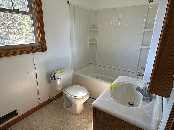 9th image of 146 Roy Rd