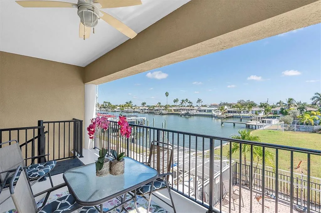 3 bed, 3.0 bath, 2738 sqft, $6,000 — Photo 1
