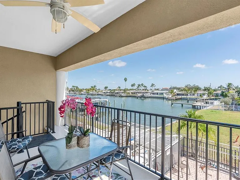 300 Capri Blvd #6 — Photo 1