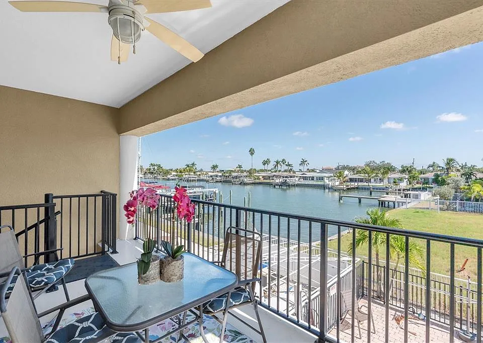 300 Capri Blvd #6