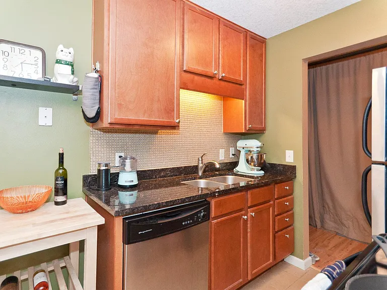 2212 Aldrich Ave S #305 — Photo 7