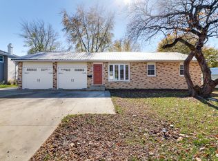 704 W Kenneth Dr, Heyworth, IL 61745