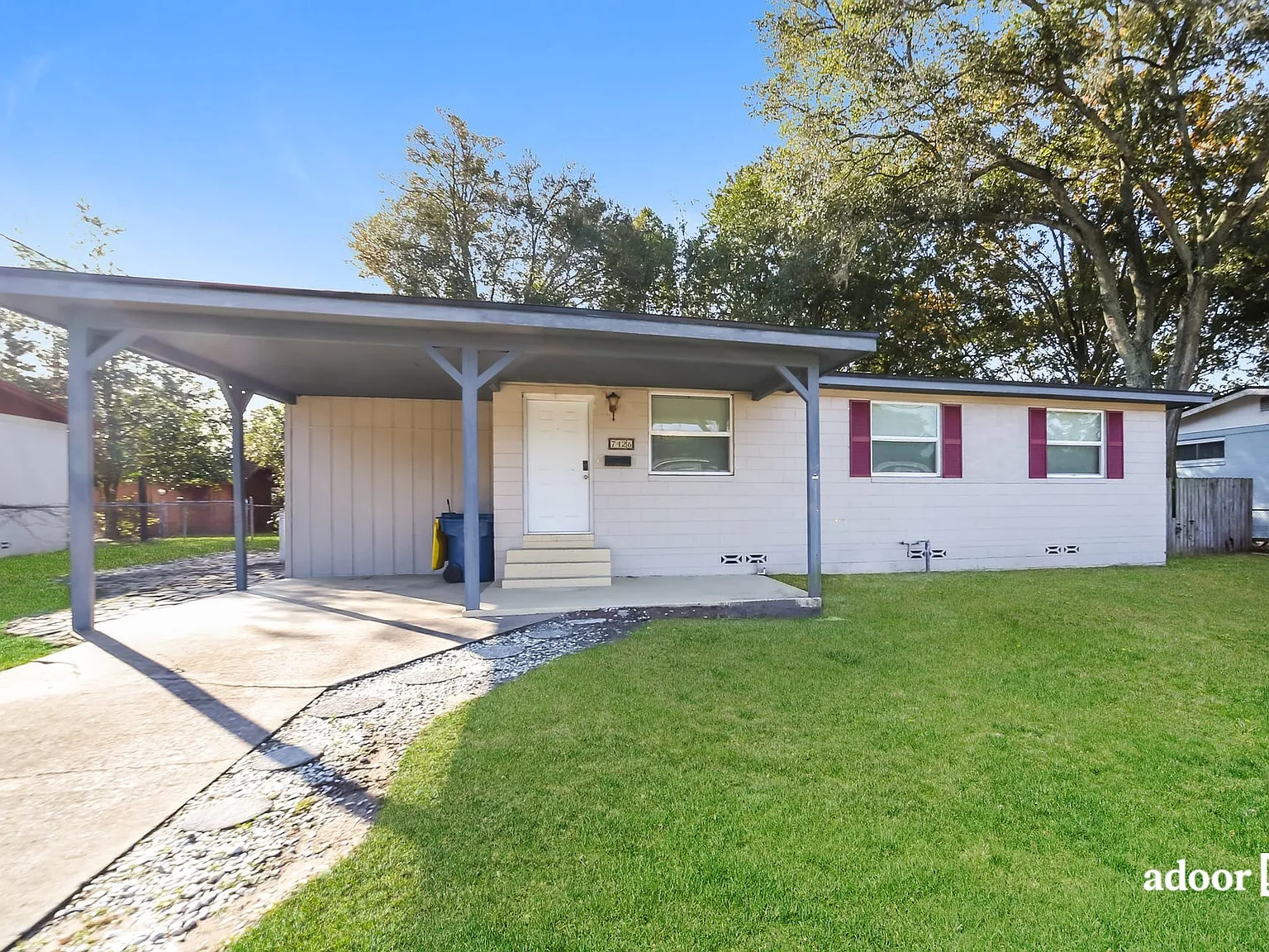 3 bed, 1.5 bath, 1296 sqft, $1,595 — Photo 2