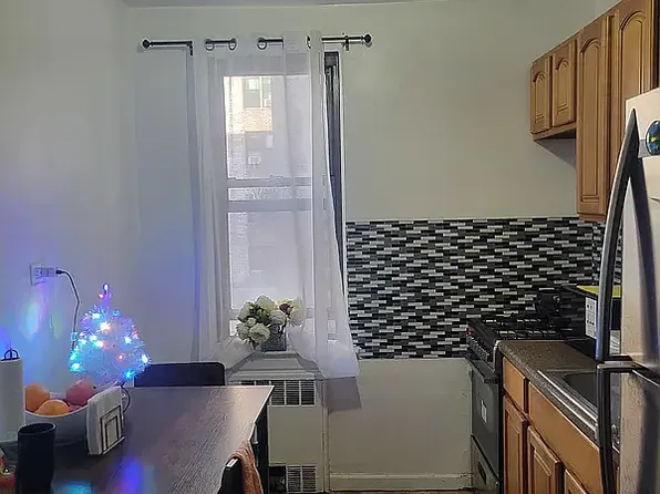 2906 Brighton 12th St APT 2B, Brooklyn, NY 11235