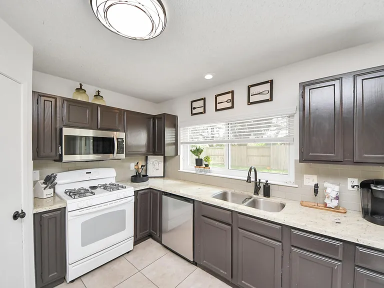 22638 Powell House Ln — Photo 12