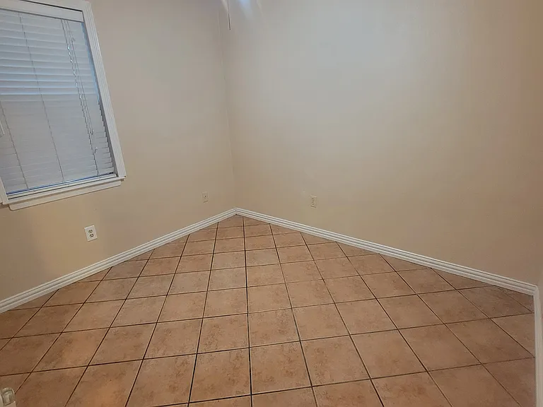 2113 Hawk Ave — Photo 10