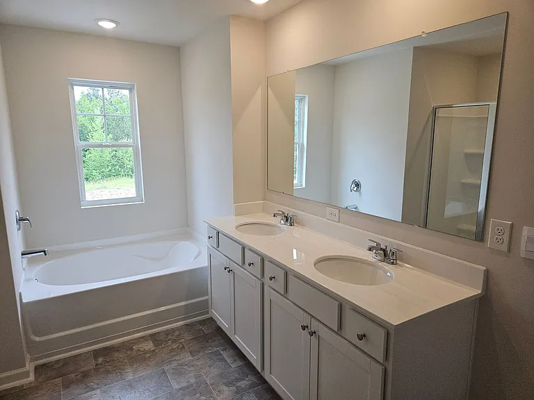 435 Thompson Dr — Photo 8