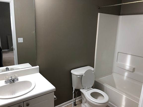 3rd image of 322 Goldenrod Dr