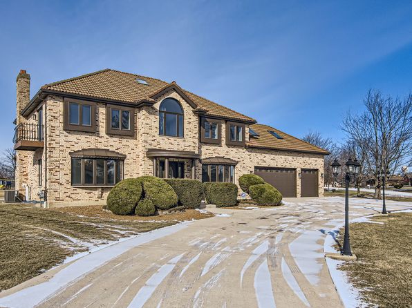 2658 E Royal Ridge Dr, Crete, IL 60417