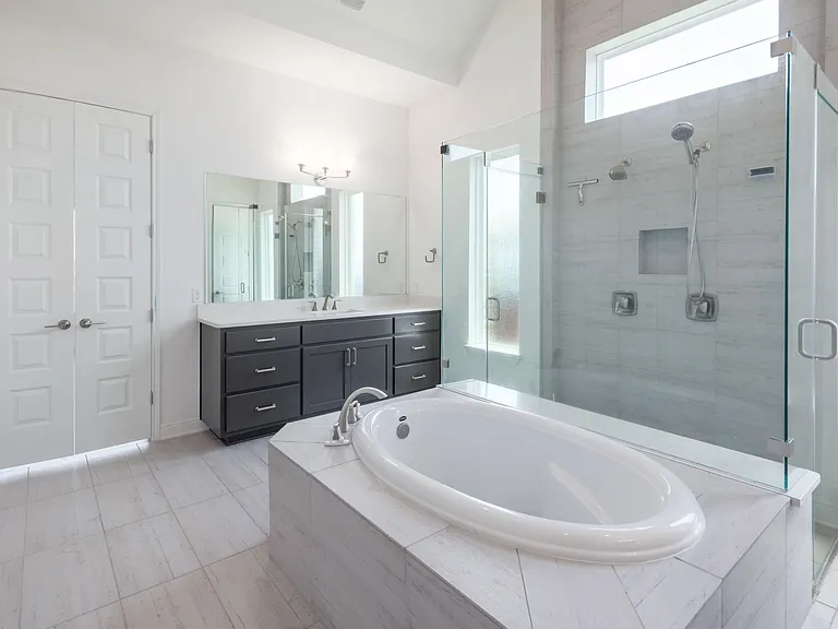 4413 Edgewater Dr — Photo 16