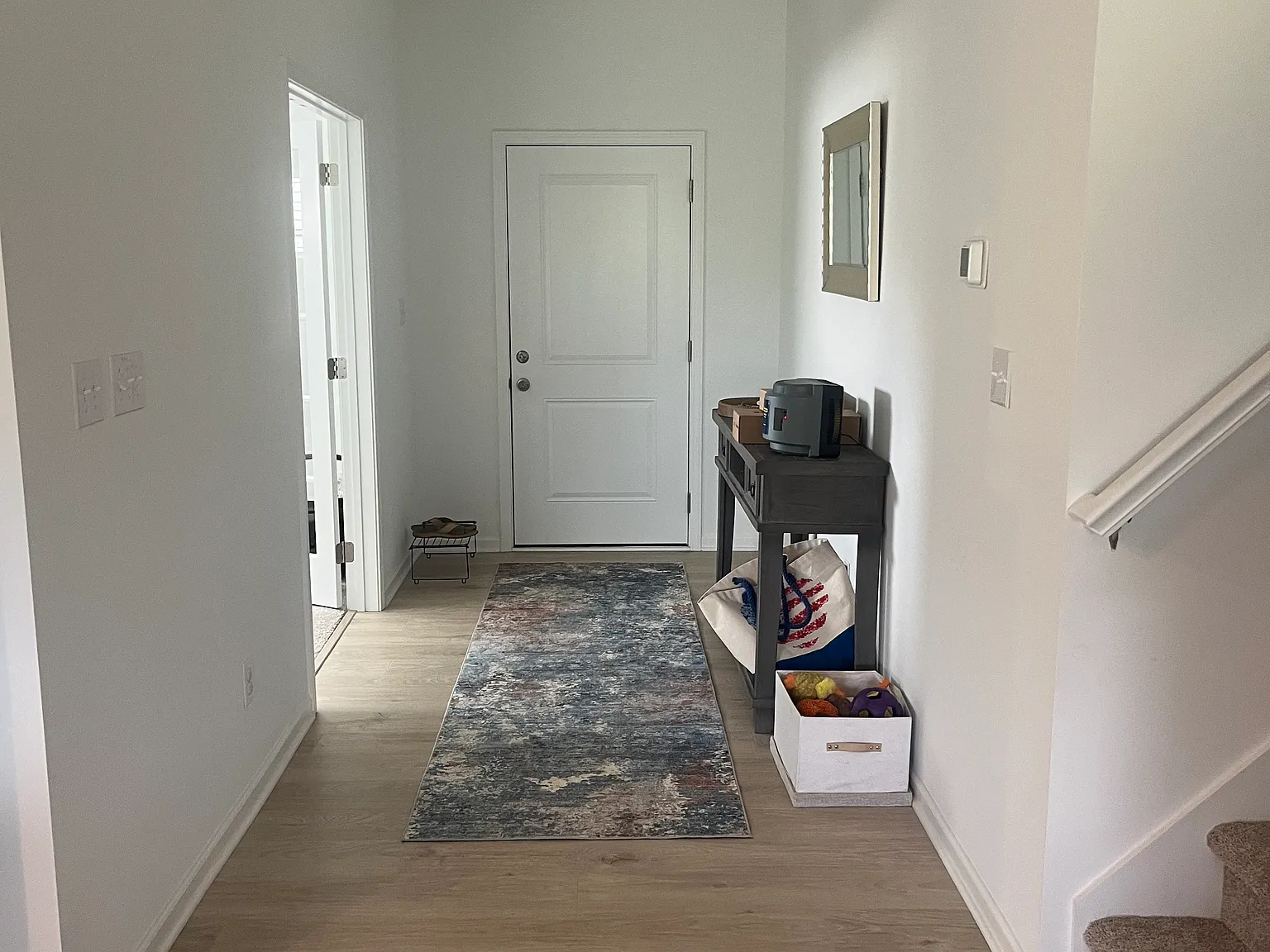 4 bed, 2.5 bath, 2600 sqft, $2,975 — Photo 2