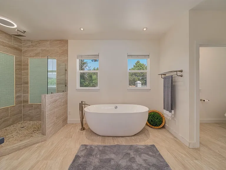 532 Yulupa Ave — Photo 9
