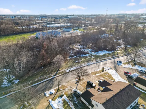 561 Century Ln, Holland, MI 49423