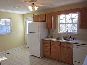 4th image of 3917 Bond Dr