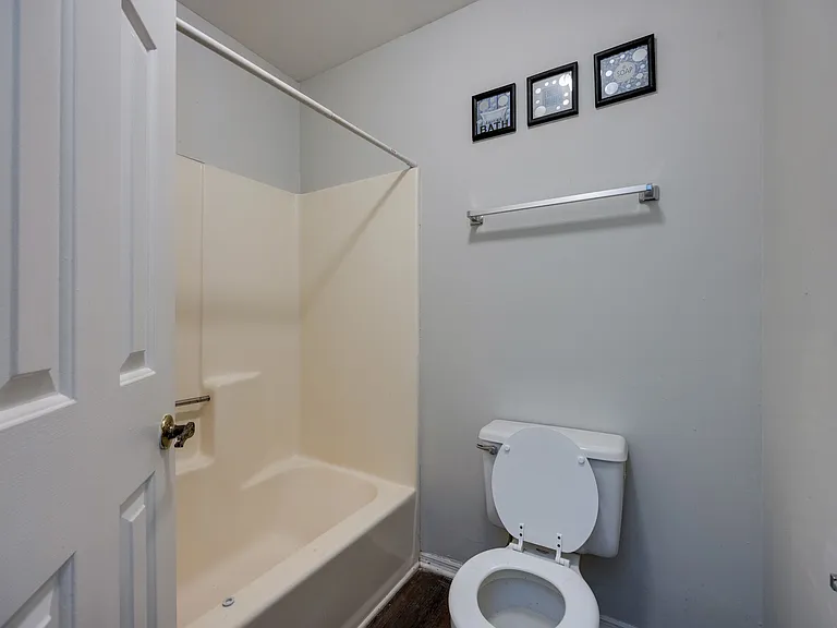 34 Woodlawn Drive - 4 — Photo 13