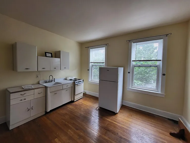 34 E Walnut St #B — Photo 26