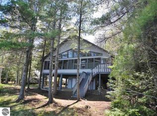 8588 N Bayview Ave, Northport, MI 49670