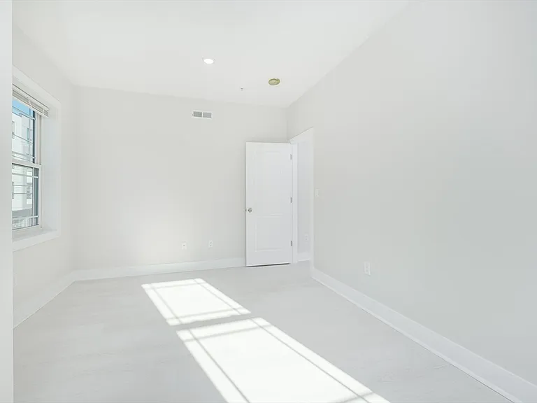 1540 N Shore Rd #305 — Photo 7