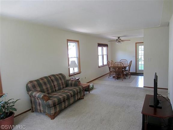 4th image of 725 Golden Ave