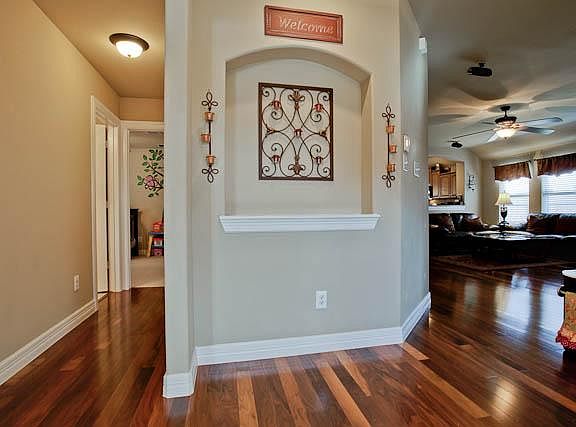 4th image of 2908 Preston Ln