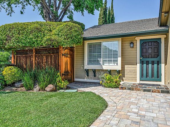 2nd image of 2522 Sugarplum Dr